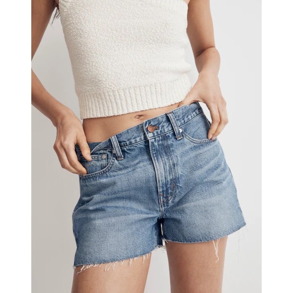 NWT Madewell Relaxed Denim Shorts Blue Mid Rise Raw Hem Size 28